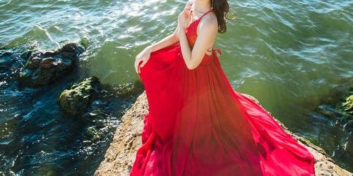 海边长裙美女