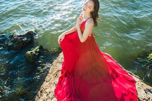 海边长裙美女