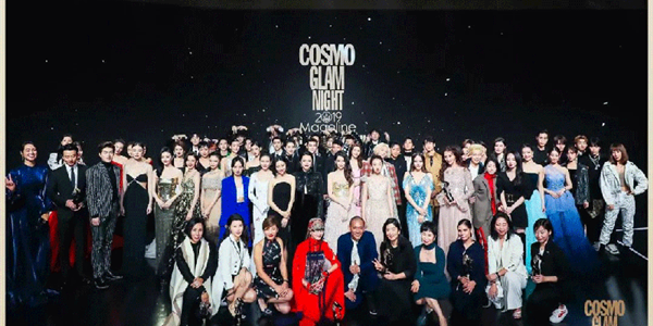 半个娱乐圈走红毯，赢家居然是一只恐龙？