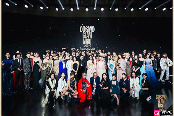 半个娱乐圈走红毯，赢家居然是一只恐龙？