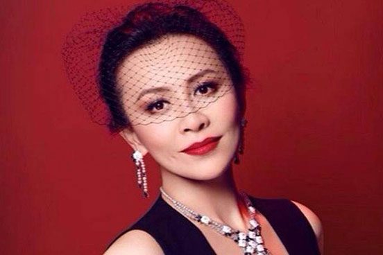 刘嘉玲：强大气场却不盛气凌人，美得动人却不压人！2