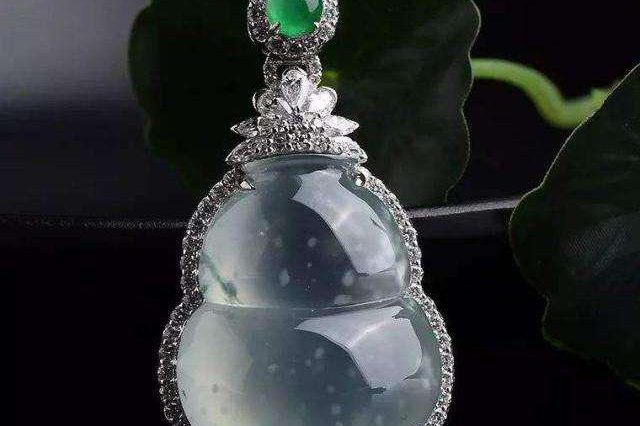 珠宝搭配攻略：你要知道必要的一些珠宝色彩的搭配技巧2